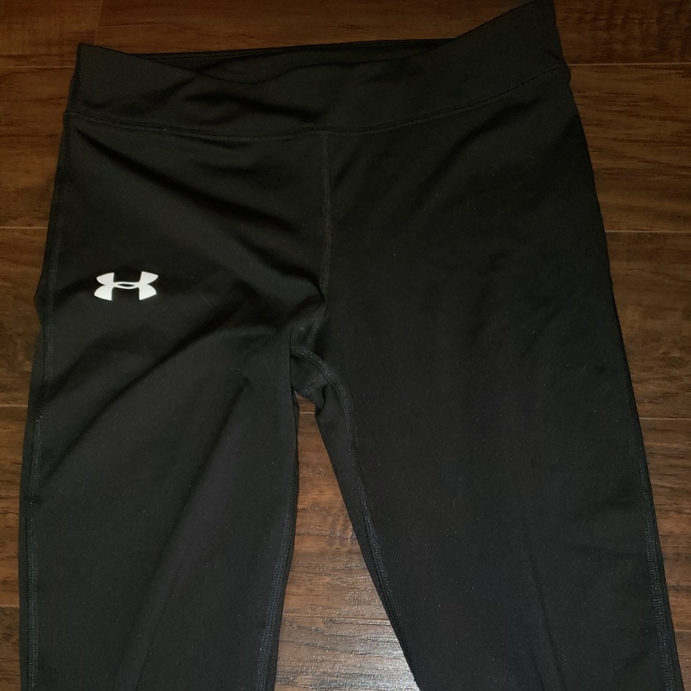 under armour, cropped legging/yoga pants.